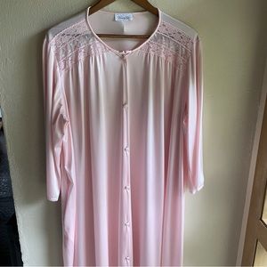 Vintage Vanity Fair Grannycore Bathrobe. Pink Satin Floral Embroidery & Lace. XL